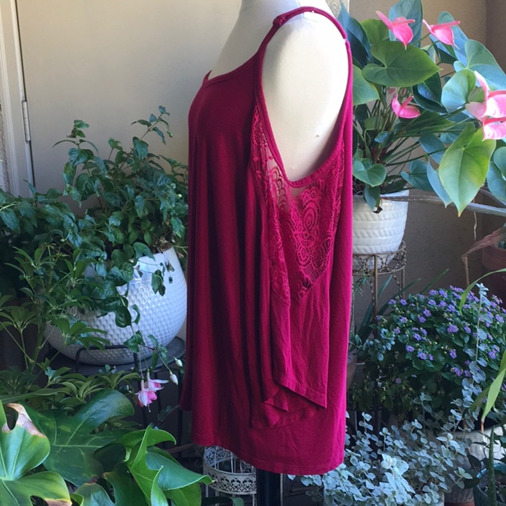 💕TORRID Magenta Cold Shoulder Top With Lace Sleeves💕 - Picture 2 of 4